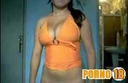 Amadora Nua Porn - Amadora nua em striptease caseiro - Porno 18